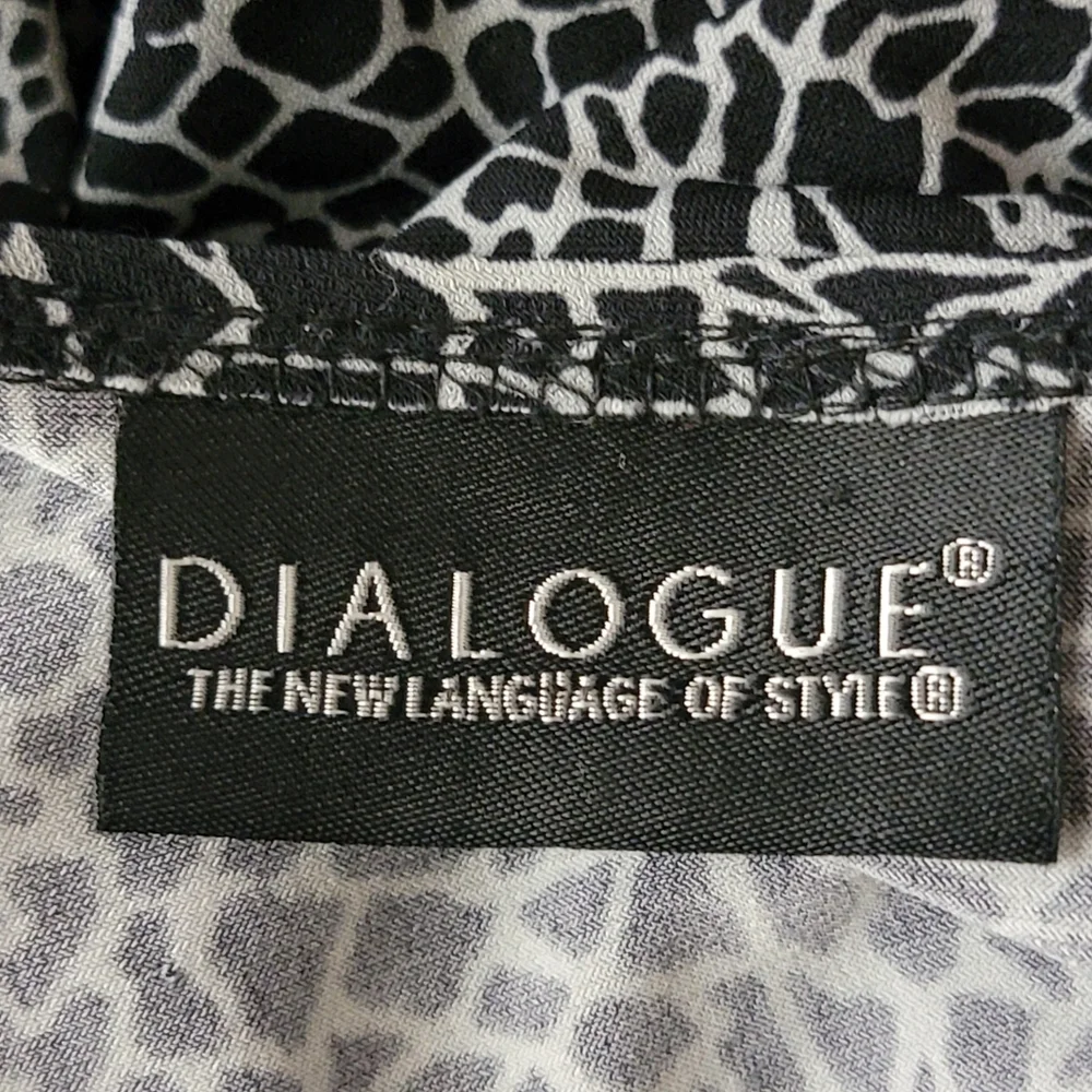 Dialogue faux wrap pleated long sleeve v neck dress size XS - Picture 5 of 8